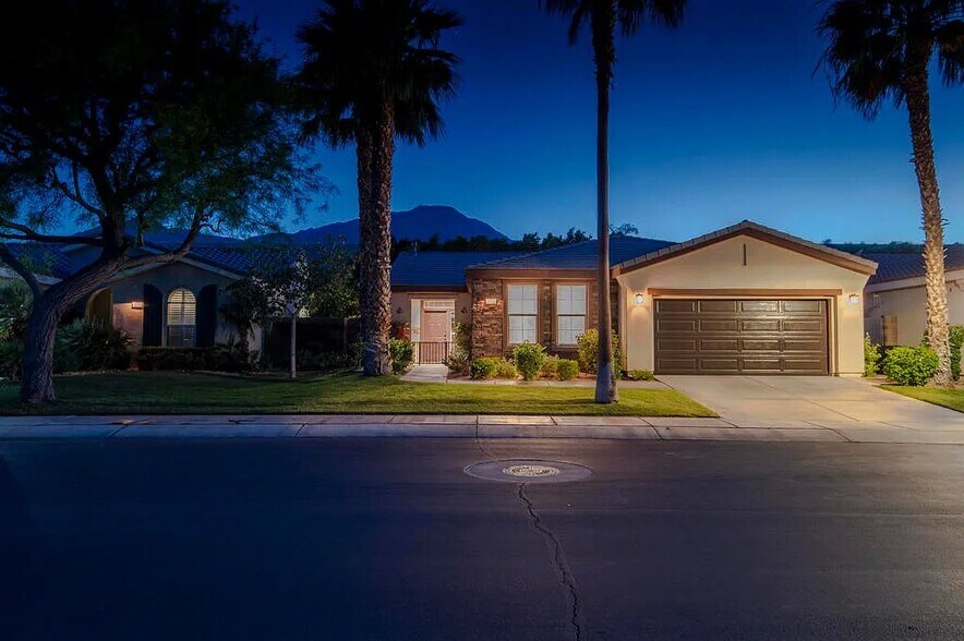 Building Photo - 60755 Living Stone Dr