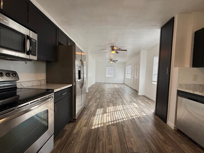 Building Photo - 3422 E Taylor St