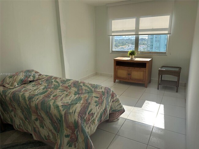 Building Photo - 6039 Collins Ave