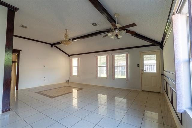 Building Photo - 1403 Chesapeake Dr