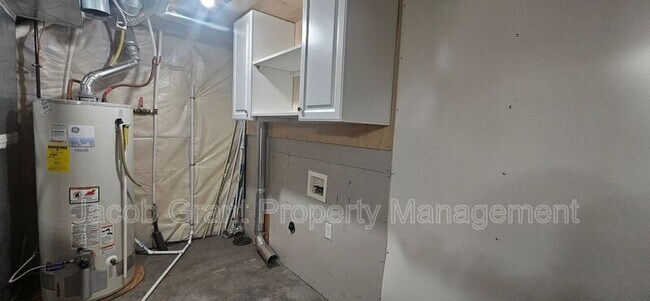 Building Photo - 3030 Devonwood Dr