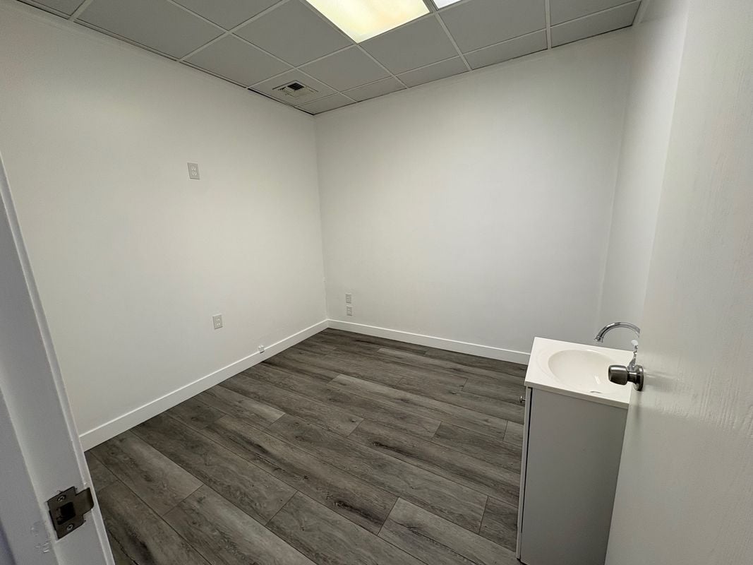 Building Photo - 1817 W Beverly Blvd