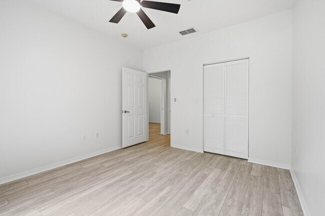 Building Photo - 520 Florida Club Blvd