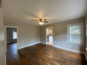 Building Photo - 4219 Lamar St