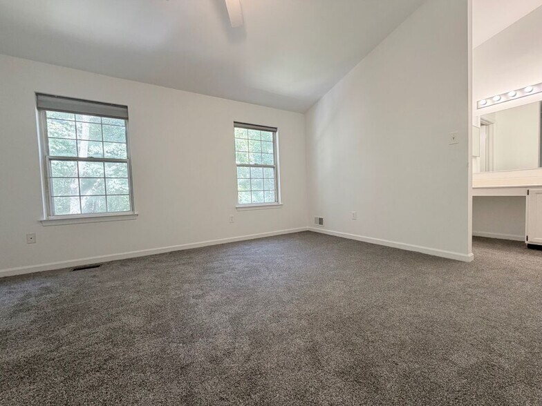 Building Photo - 6122 Little Foxes Run