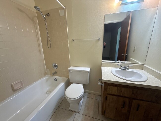 Building Photo - Taylor - 5315