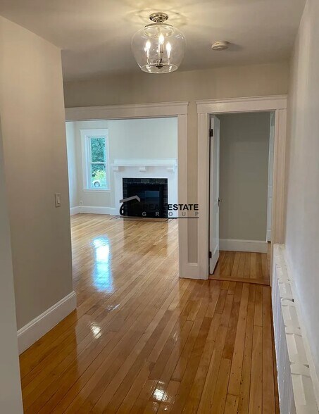 Building Photo - 2 Water St