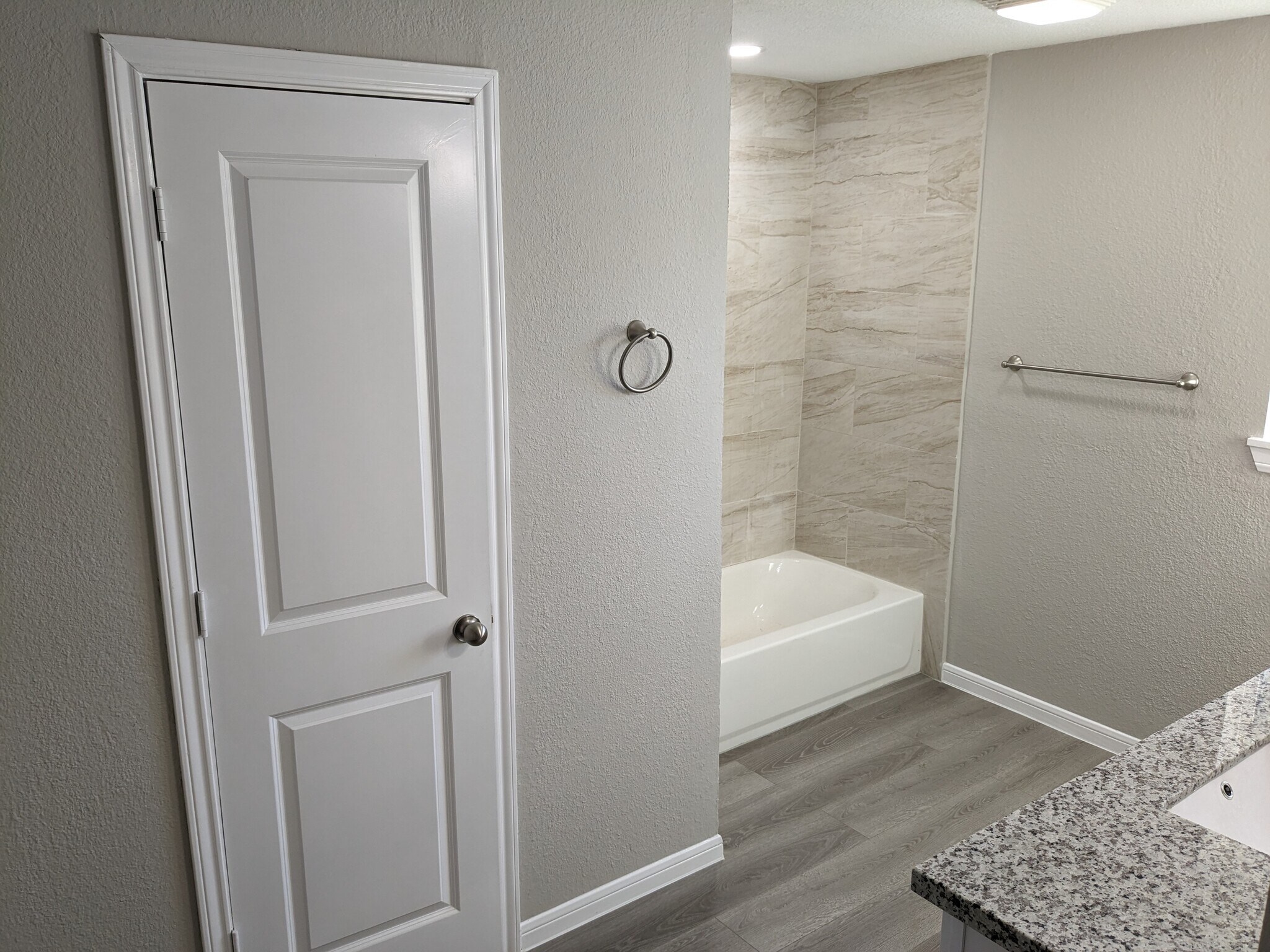 Master Tub - 514 Corydon Dr