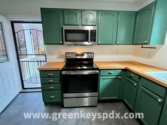 Building Photo - 3-Bedroom, 1.5-Bathroom House near Kenton Park, Off-Street Parking, Fenced Yard, Washer and Dryer