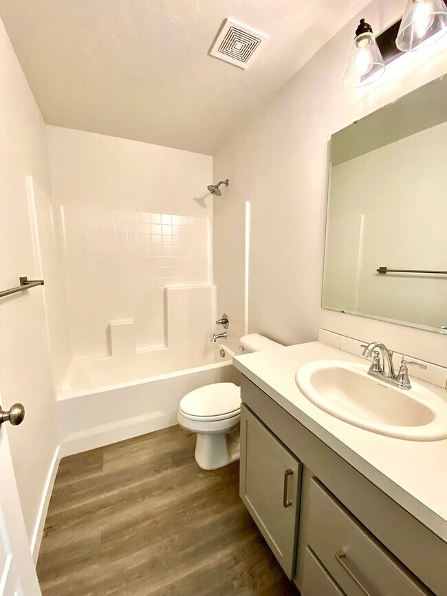 Building Photo - 4 Bedroom 2 Bath Single Level in Meridian Eagle & Ustick available 06/22/26