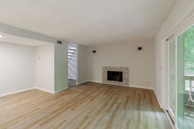 Building Photo - 134 Fernbanks Ct