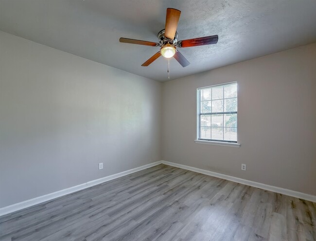 Building Photo - 3245 Whitney Dr W