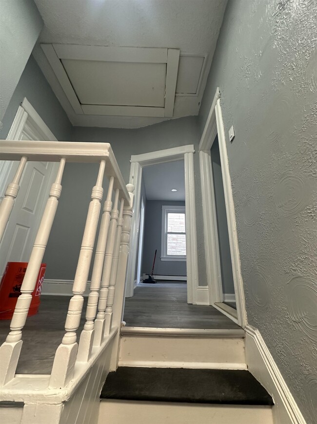 Building Photo - 313 Pearsall Ave