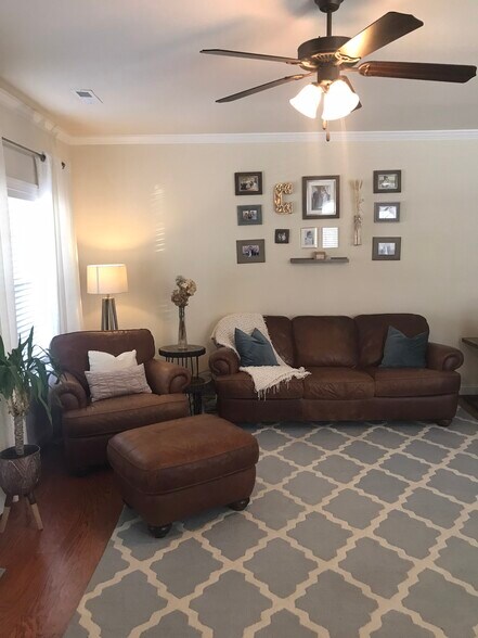 Building Photo - 7571 Villa Ct