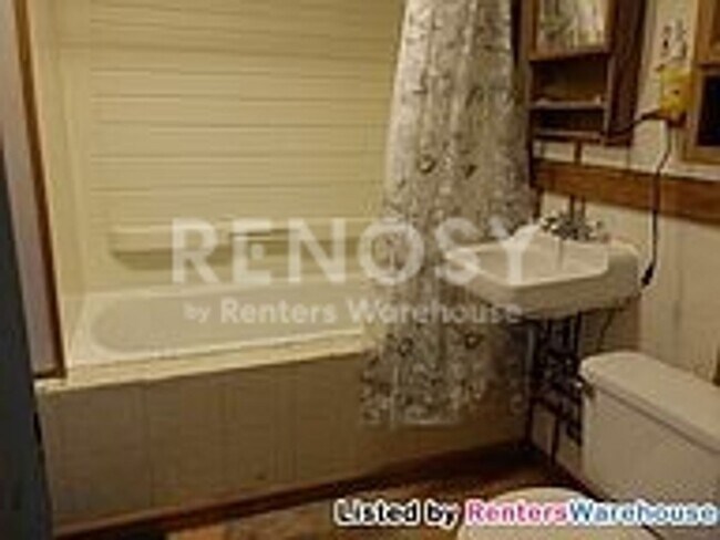 Building Photo - Charming 1 Bedroom 1 Bath Home in Northeast Minneapolis