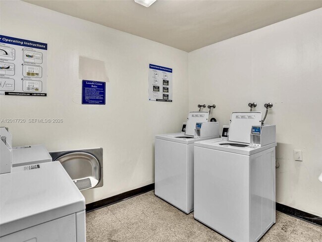 Building Photo - 2780 NE 183rd St