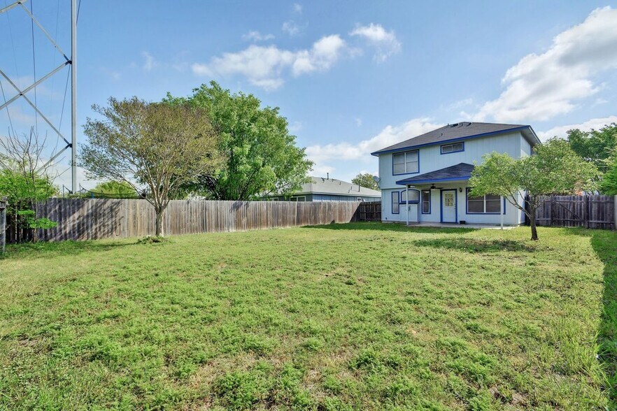 Building Photo - 1609 Lantern Light Dr