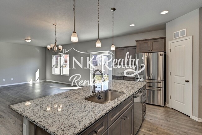 Building Photo - 10627 Hidden Pr Pkwy