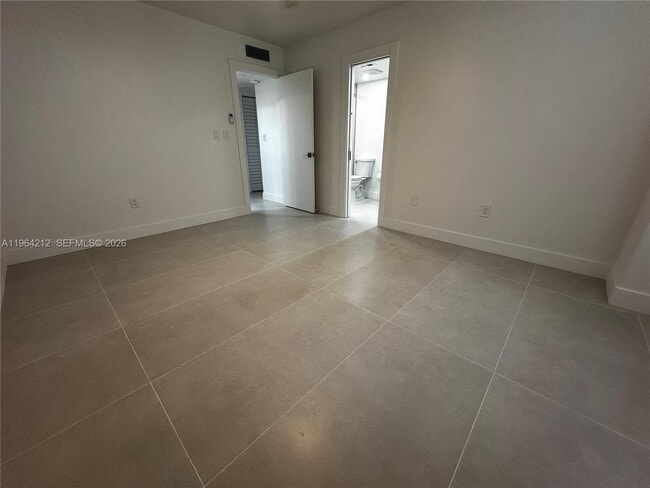 Building Photo - 10625 SW 112th Ave