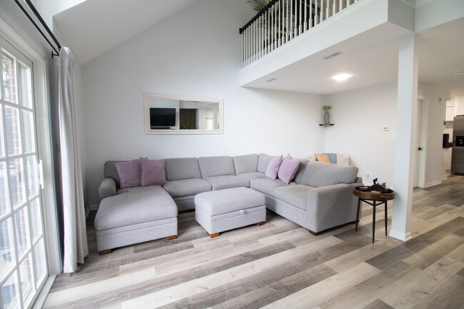 Building Photo - 1843 W White Oak St