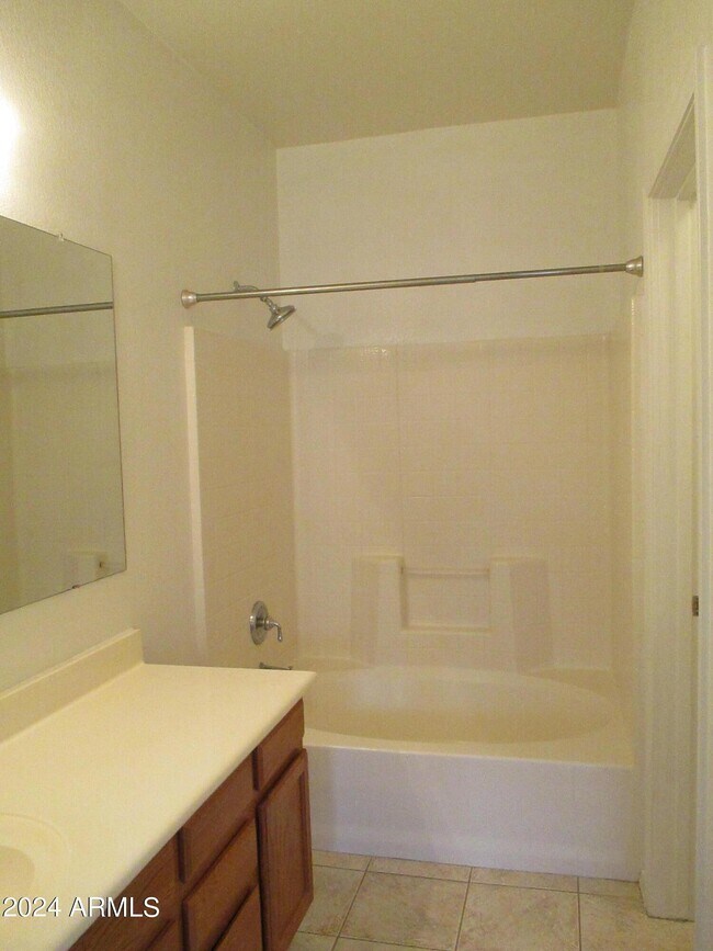 Building Photo - 2633 E Riviera Dr