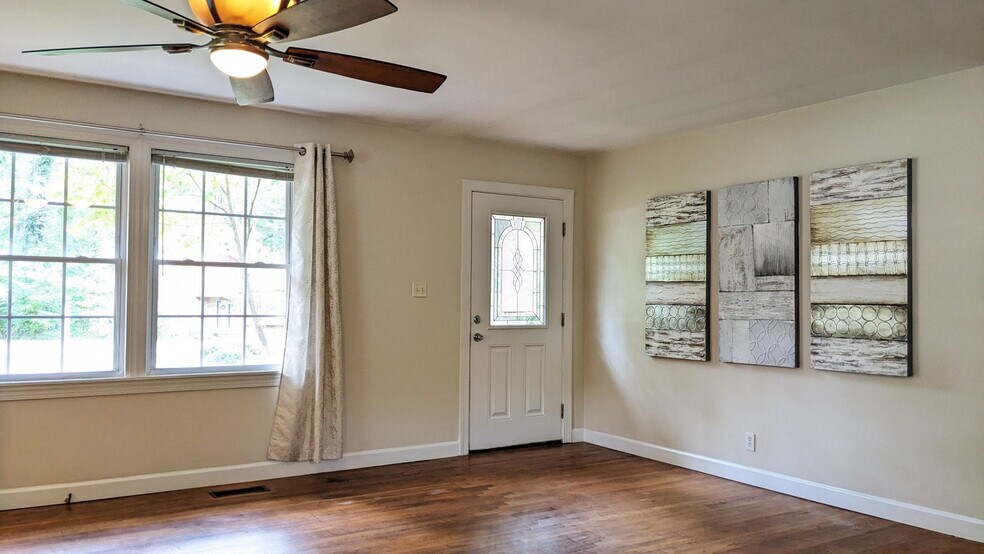 Building Photo - 204 Celeste Cir