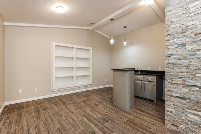 Building Photo - 7301 Skylark Ln