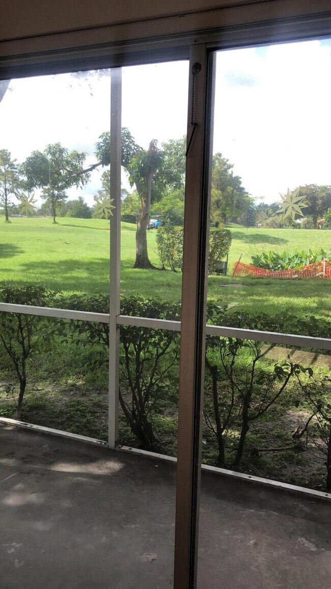 Building Photo - 2481 SW 82nd Ave