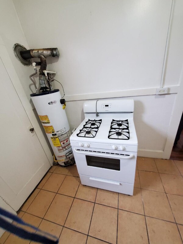 Building Photo - 6 College Ave