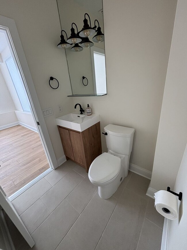 Building Photo - Nob Hill 2 Bedroom 2 Bath renovated Condo in Manayunk $2,295/month