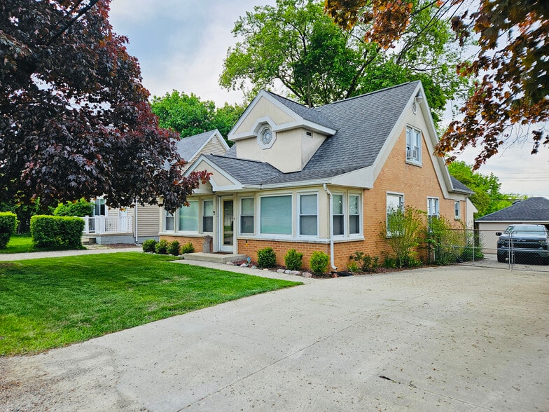 Primary Photo - 22 Cloverport Ave