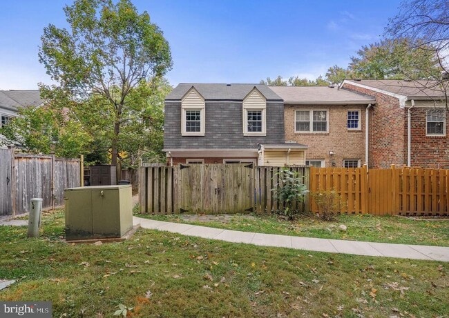 Building Photo - 812 Azalea Dr