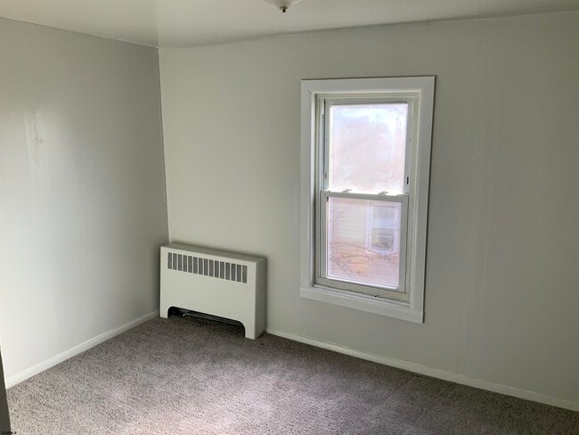 Building Photo - 42 E Greenfield Ave