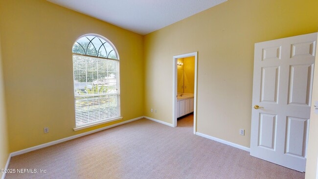 Building Photo - 11861 Lake Fern Dr