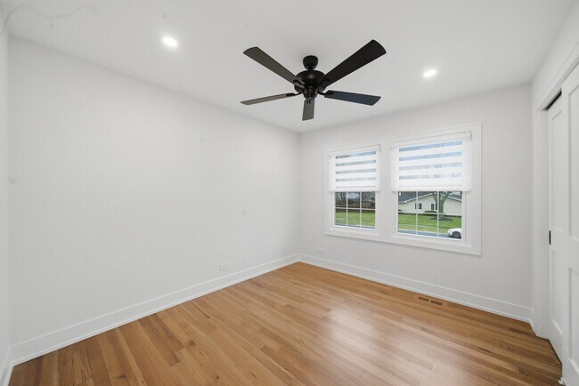 Building Photo - 2S245 Mayfield Ln