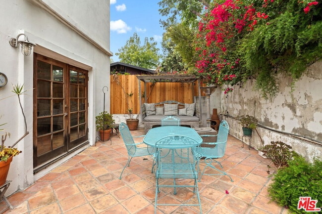 Building Photo - 334 Crane Blvd