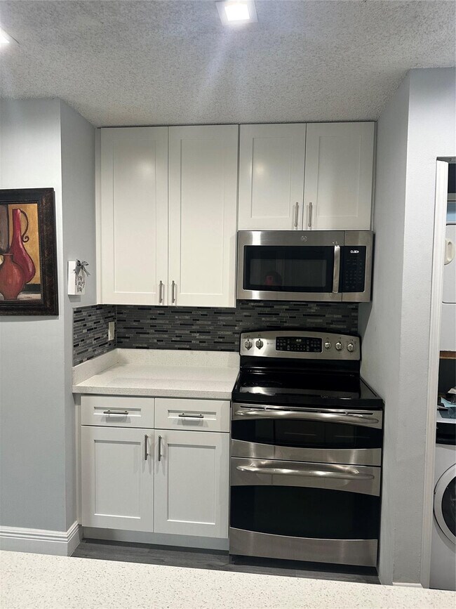 Building Photo - 401 SW 86th Ave