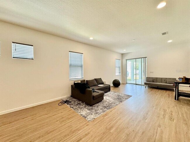Building Photo - 827 Winterside Dr
