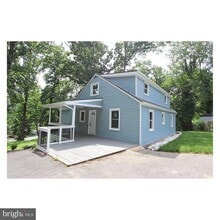 Building Photo - 3170 Oakmont Ave