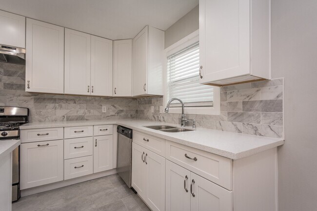 Building Photo - 4411 Knotty Oaks Trail
