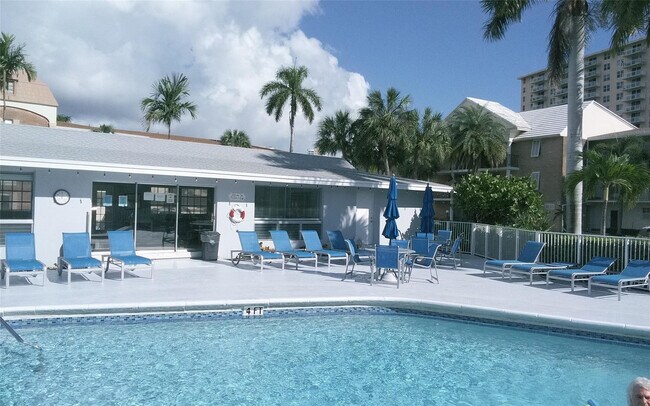 Building Photo - 460 Paradise Isle Blvd