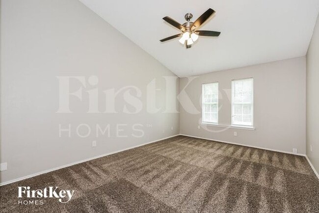 Building Photo - 3225 Amber Dr S