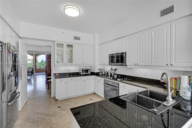 Building Photo - 737 Crandon Blvd