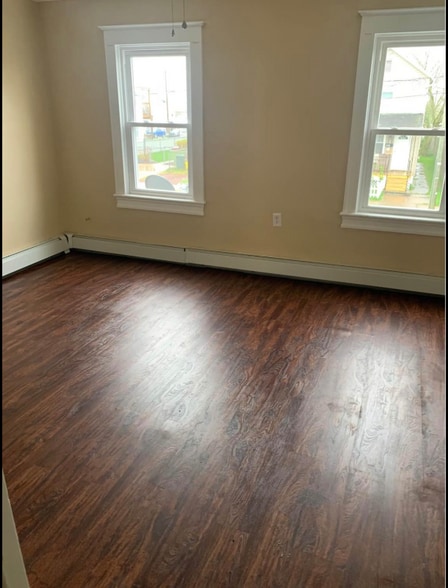 Building Photo - 382 E Grove St