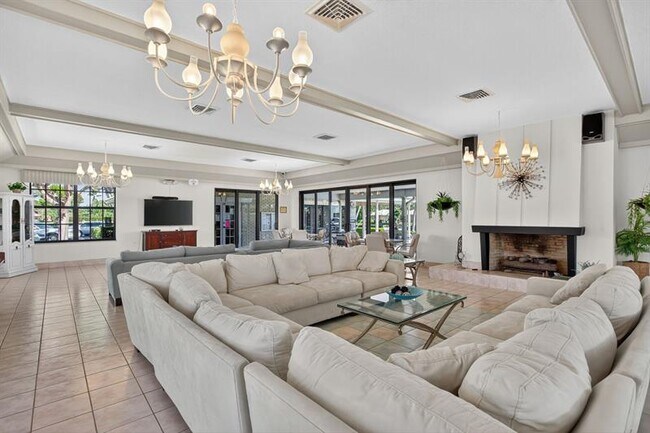 Building Photo - 130 Cypress Club Dr