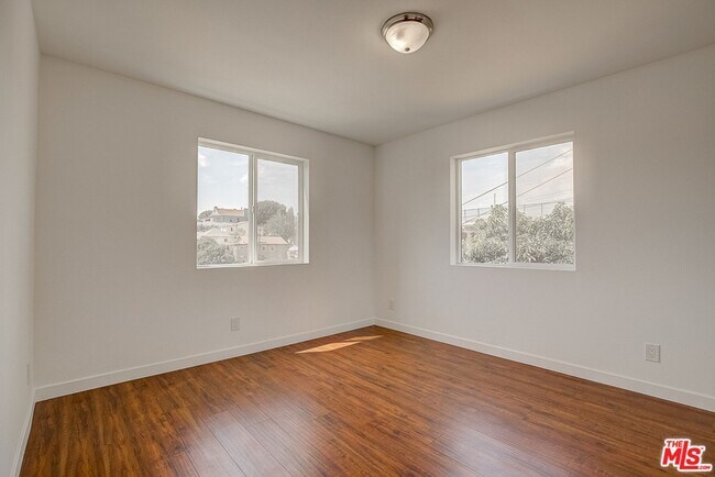 Building Photo - 419 S Lorena St