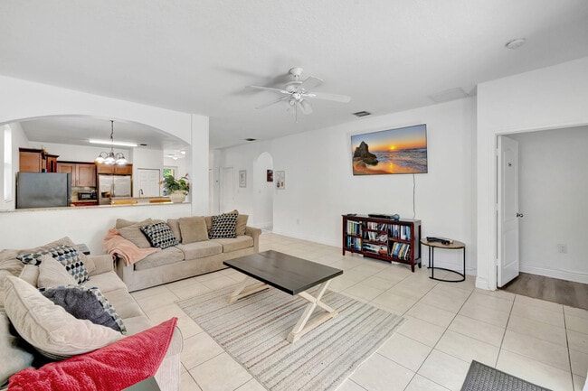 Building Photo - 1816 SW 21st St