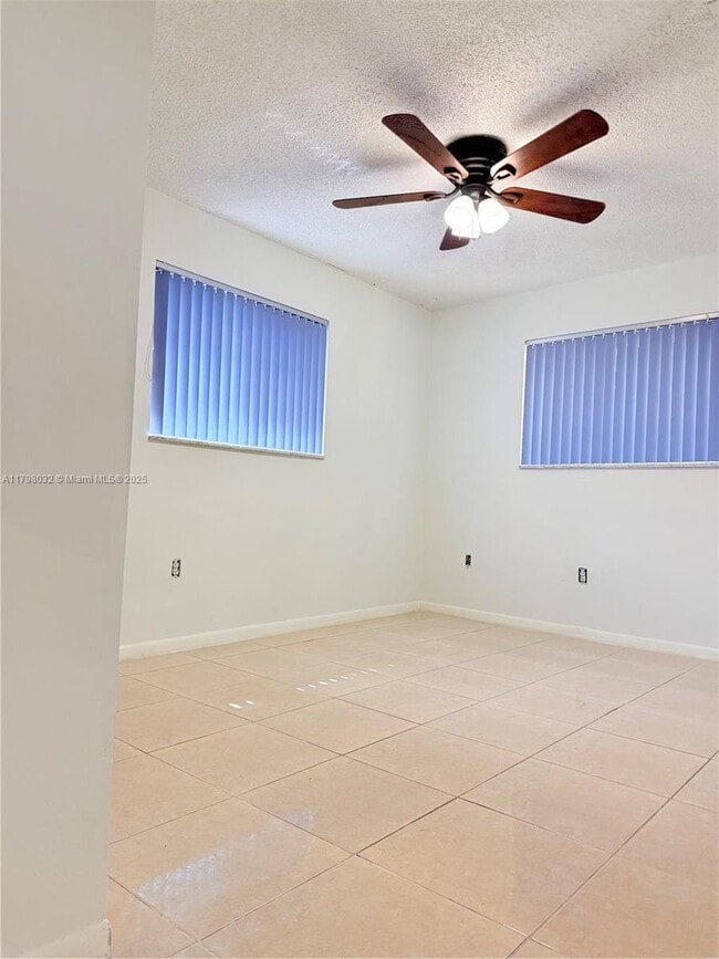 Building Photo - 1130 Kasim St