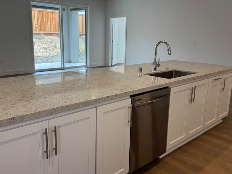 Building Photo - 443 Royal Nat'l Rd