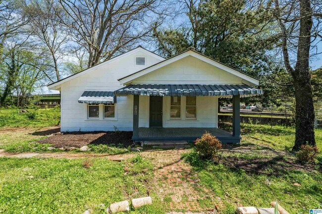 Primary Photo - 806 Magnolia Dr NW